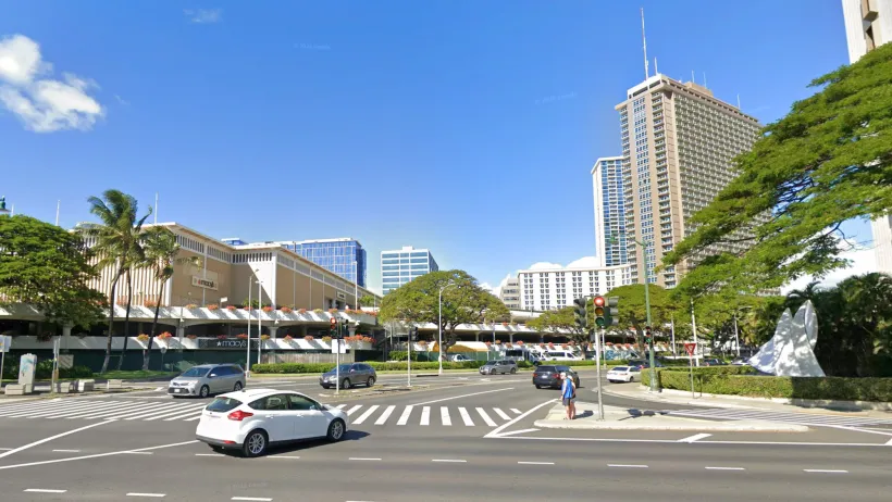 Google street view of intersection with crosswalk in Honolulu, Hawaii.