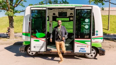 Self-driving minibus
