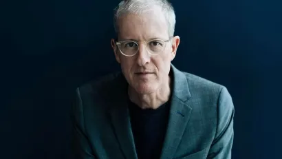 Headshot of Jeff Speck in grey suit against dark backdrop.