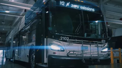 Hydrogen-powered zero-emissions public bus