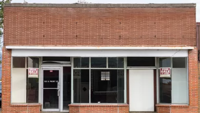 Line of vacant small storefronts with For Sale signs in Merrill, Oregon