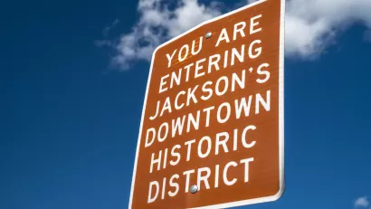 "You are entering Jackson's downtown historic district" brown sign