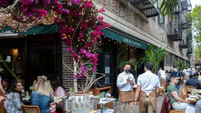 Busy restaurant seating on New York City sidewalk during COVID-19 pandemic