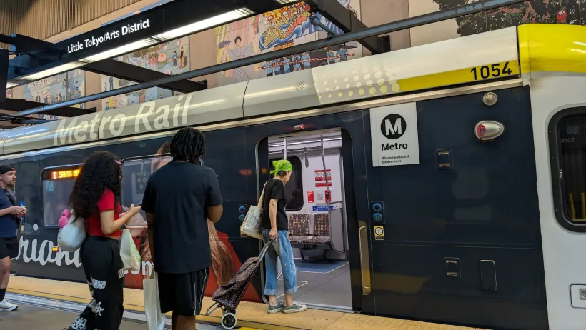People entering Los Angeles Emtro subway train.