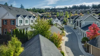 Curvy street lined with houses in Issaquah Highlands outside Seattle, Washington