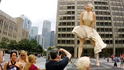 Marilyn Monroe Statue