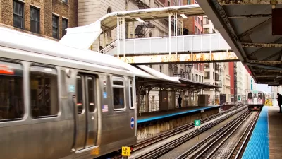 Chicago elevated train leaving a platform.