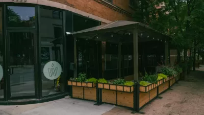 Outdoor dining patio built next to a restaurant in Chicago