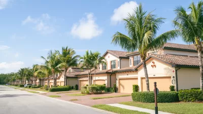 Single-family homes in a suburban neighborhood in Florida.