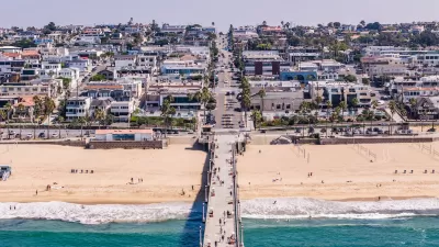 Aerial view of Manhattan Beach pier.