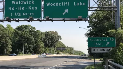 View south along New Jersey State Route 17 at the exit for Saddle River