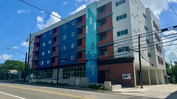 Colorful multi-story apartment building in Ausitn, Texas.