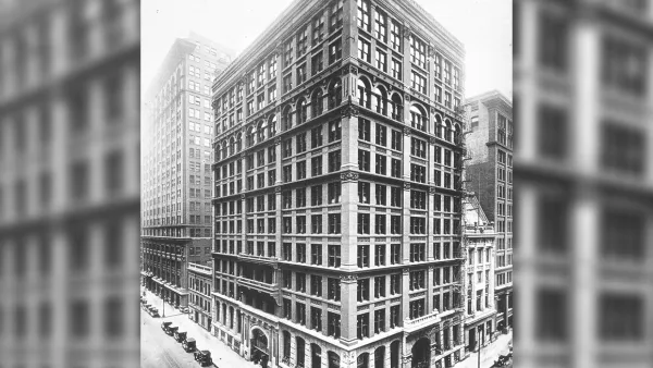 Black and white vintage photo of Home Insurance Building in Chicago in 1920s.