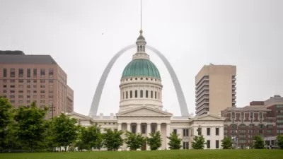 Saint Louis gateway arch and Kiener Park