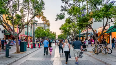 Pedestrianized shopping street in Santa Monica, California