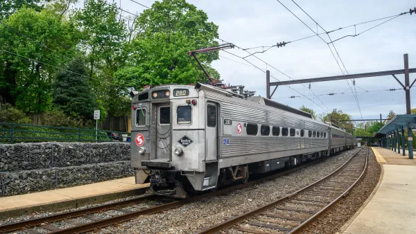 A SEPTA Silverline IV train drives towards the camera.