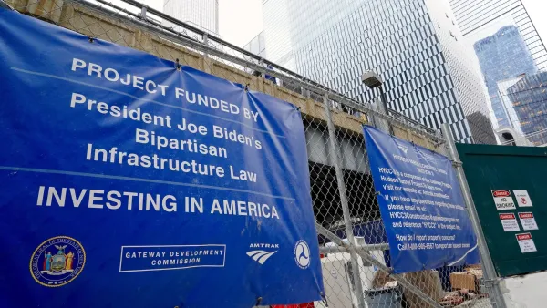 Blue sign with white text for New York City Gateway Tunnel project.