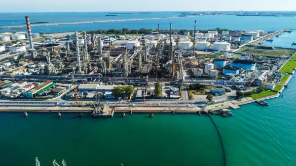 Aerial footage of the Hydrogen Power Plant in Fusina, Venice, Italy, highlighting its sustainable technology and industrial landscape.