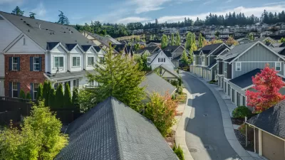 Curvy street lined with houses in Issaquah Highlands outside Seattle, Washington