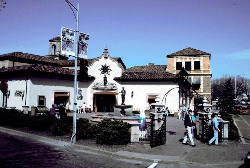 Public spaces like this plaza allow peolpe to interact with each other.